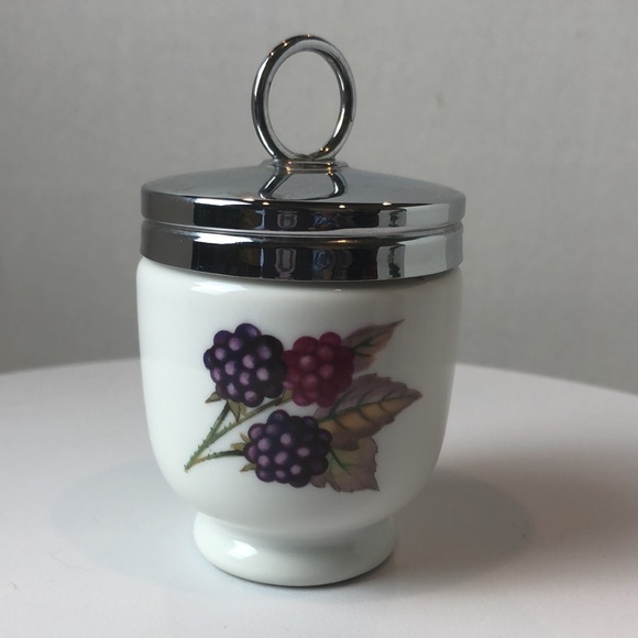 ROYAL WORCESTER “EVESHAM GOLD” PORCELAIN EGG CODDLER PEACH and BERRIES, ENGLAND - Picture 3 of 6